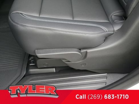 New 2026 Chevrolet Traverse LT w/ Driver Confidence Package AWD/4WD image 40
