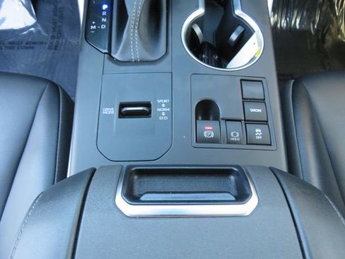 Certified 2023 Toyota Highlander XLE image 25