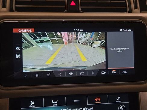 Used 2022 Land Rover Range Rover Westminster Edition image 17