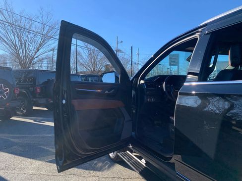 Used 2023 GMC Yukon Denali Ultimate image 15