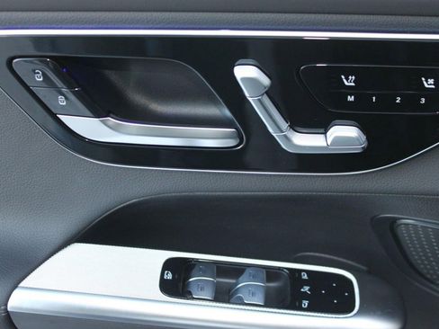 Used 2026 Mercedes-Benz GLC 300 image 13