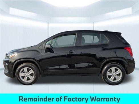 Used 2022 Chevrolet Trax LS image 2