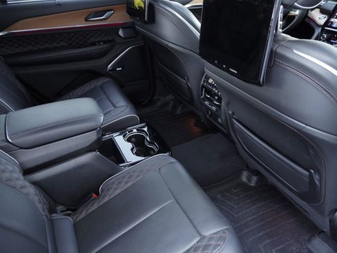 Used 2023 Jeep Grand Cherokee L Summit AWD/4WD image 32