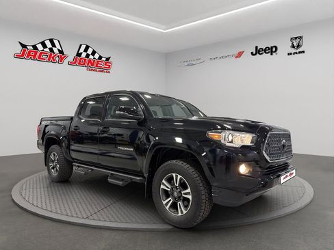 Used 2019 Toyota Tacoma TRD Sport w/ Technology Package image 12