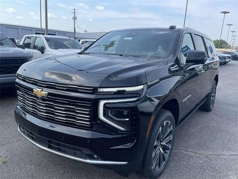 New 2025 Chevrolet Suburban High Country image 3