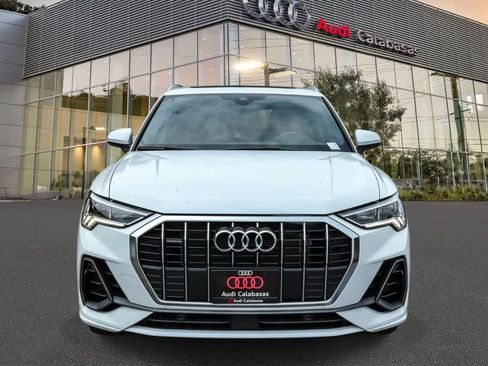 Used 2023 Audi Q3 2.0T Premium w/ Convenience Package AWD/4WD image 2