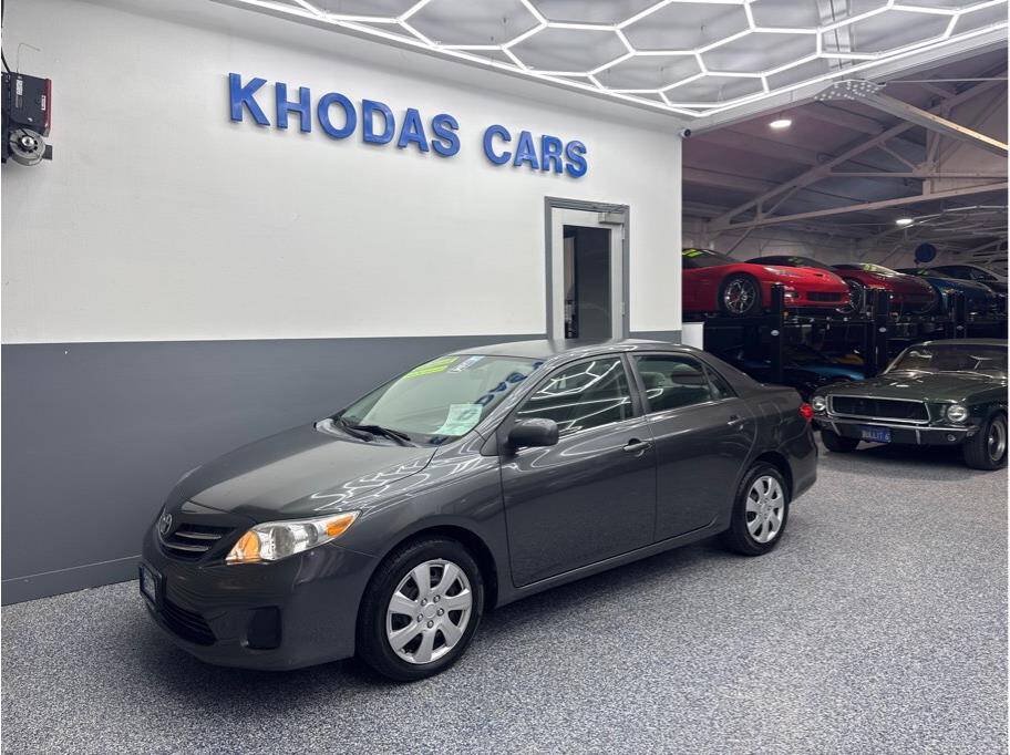 Used 2013 Toyota Corolla LE FWD image 2