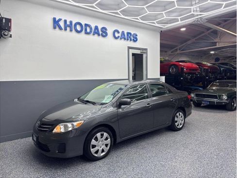 Used 2013 Toyota Corolla LE FWD image 2