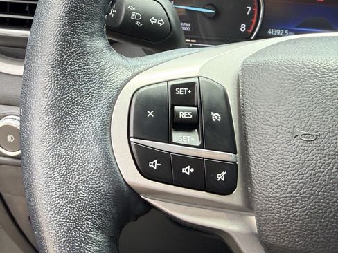 Used 2022 Ford Explorer XLT w/ Equipment Group 202A RWD image 17