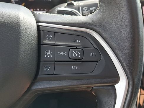 Used 2022 Jeep Grand Cherokee Limited image 22