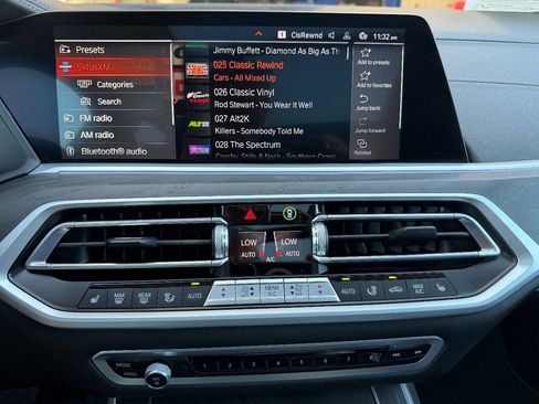 Used 2022 BMW X7 xDrive40i w/ Cold Weather Package AWD/4WD image 12