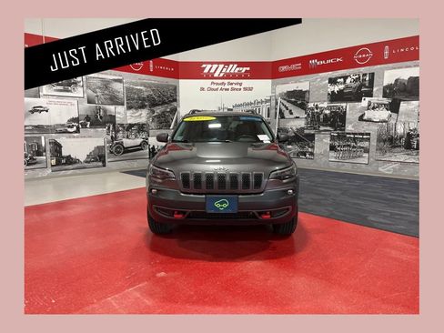 Used 2020 Jeep Cherokee Trailhawk w/ Cold Weather Group AWD/4WD image 1