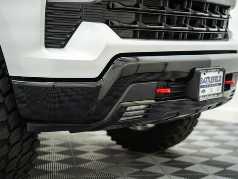 Used 2024 Chevrolet Silverado 1500 LT Trail Boss w/ Convenience Package II AWD/4WD image 16