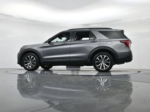 Certified 2025 Ford Explorer ST-Line AWD/4WD image 40