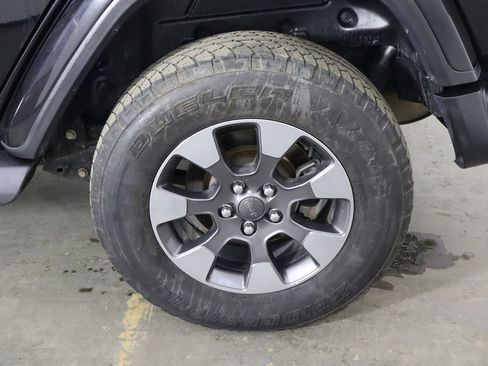 Used 2018 Jeep Wrangler Unlimited Sahara image 39