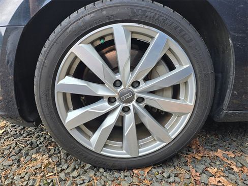 Used 2017 Audi A4 2.0T Premium image 3