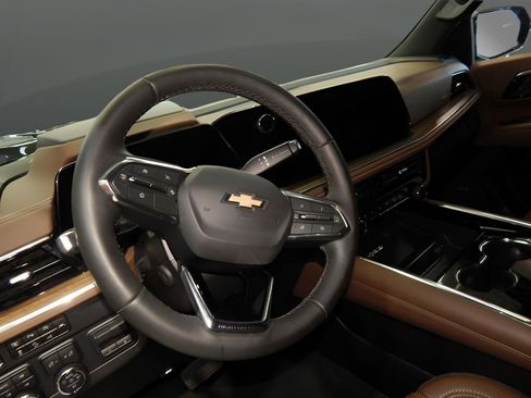 Used 2025 Chevrolet Suburban High Country AWD/4WD image 20