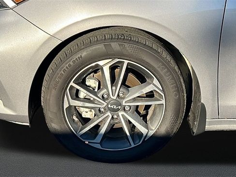 Used 2024 Kia Forte LXS w/ LXS Technology Package image 5