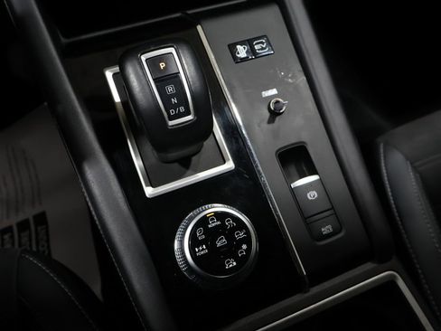 Used 2024 Mitsubishi Outlander SE AWD/4WD image 32