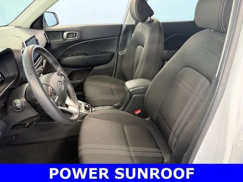 Used 2024 Hyundai Venue SEL FWD image 5