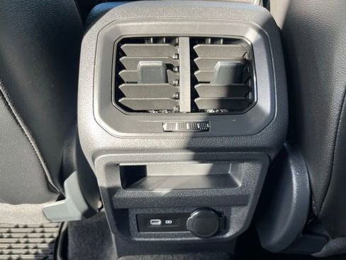 Used 2022 Volkswagen Tiguan SE w/ Panoramic Sunroof Package image 13