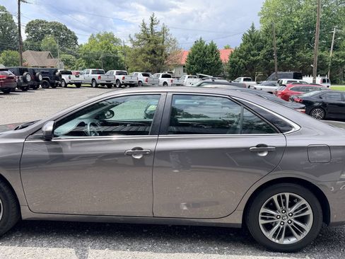 Used 2017 Toyota Camry SE FWD image 9