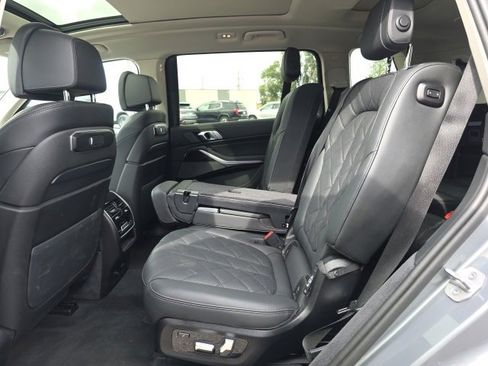 Used 2025 BMW X7 xDrive40i image 24
