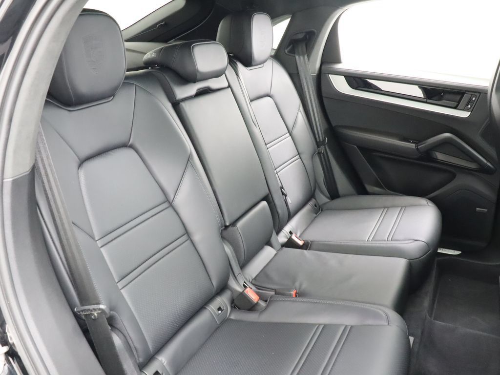 Used 2024 Porsche Cayenne Coupe w/ Premium Package Plus AWD/4WD image 37