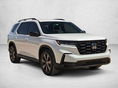 Used 2025 Honda Pilot Sport image 3
