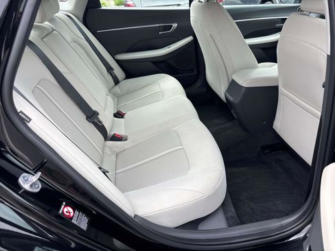 Used 2023 Hyundai Sonata SEL w/ Preferred Accessory Package FWD image 12