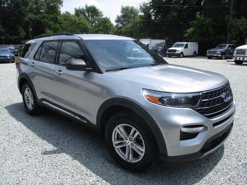 Used 2020 Ford Explorer XLT w/ Equipment Group 202A AWD/4WD image 7