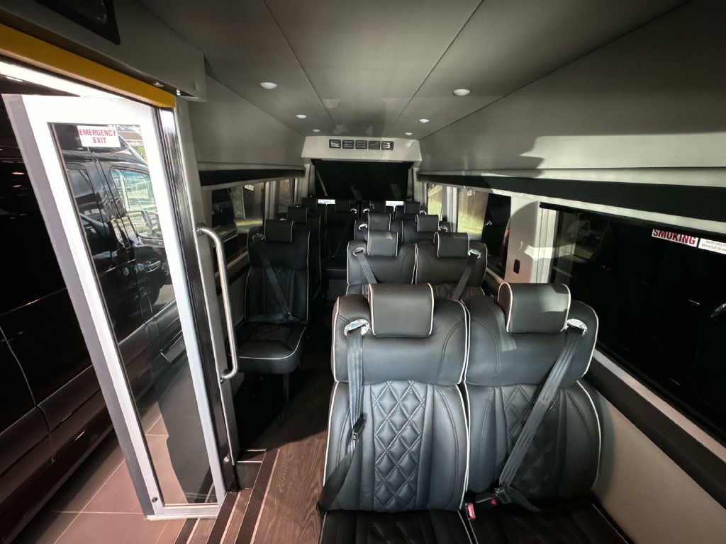 Used 2025 Mercedes-Benz Sprinter 3500 image 9