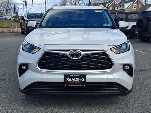 Used 2022 Toyota Highlander XLE AWD/4WD image 2