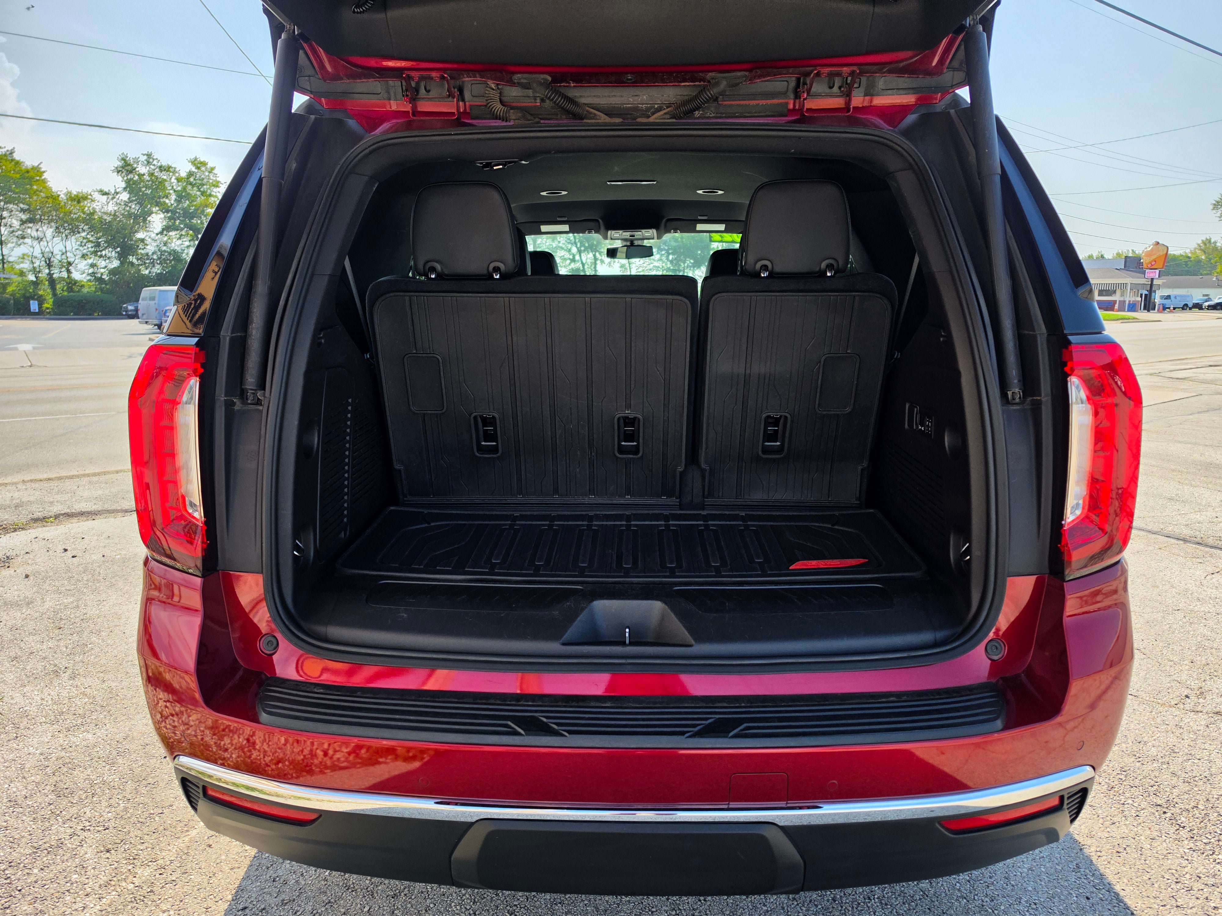 Used 2022 GMC Yukon SLT w/ SLT Luxury Package AWD/4WD image 6
