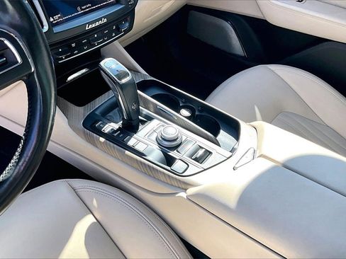 Used 2020 Maserati Levante GranLusso image 23