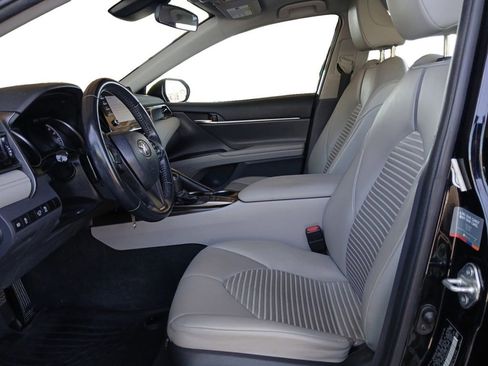 Used 2022 Toyota Camry SE FWD image 9