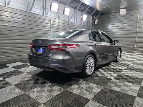 Used 2019 Toyota Camry XLE image 5