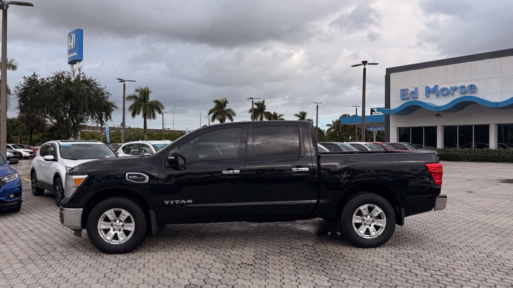 Used 2017 Nissan Titan SV RWD image 3