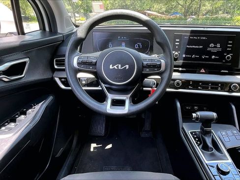 Used 2023 Kia Sportage LX AWD/4WD image 8