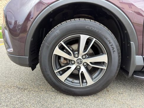 Used 2018 Toyota RAV4 XLE AWD/4WD image 38