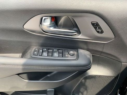 New 2026 Chrysler Pacifica Select image 13