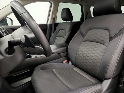 Used 2025 Nissan Pathfinder SV AWD/4WD image 18