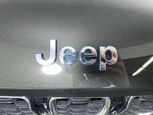 Used 2023 Jeep Grand Cherokee 4WD 4xe image 9
