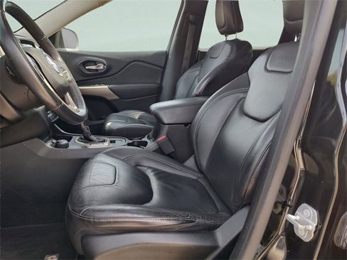 Certified 2018 Jeep Cherokee Limited w/ Technology Group image 29