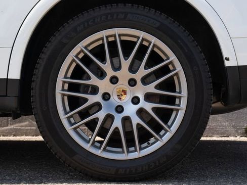 Certified 2017 Porsche Cayenne Platinum Edition AWD/4WD image 13