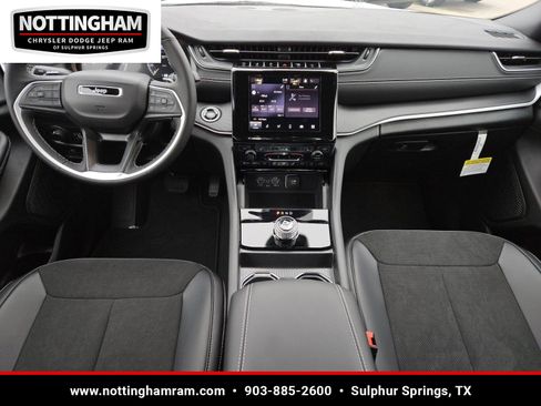 New 2025 Jeep Grand Cherokee Altitude image 8