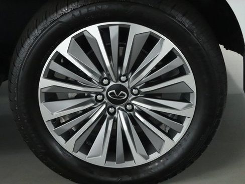 Used 2025 INFINITI QX80 Sensory AWD/4WD image 11