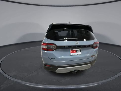 Used 2024 Honda Pilot TrailSport image 7