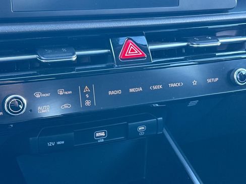 Certified 2025 Kia Niro LX image 21