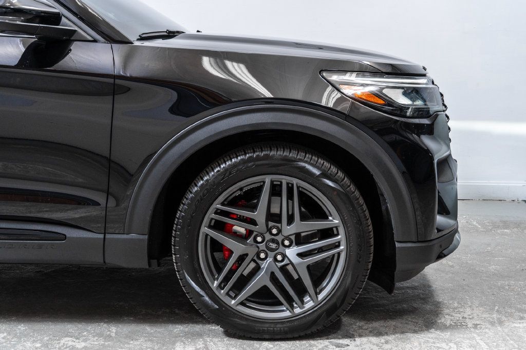 Used 2025 Ford Explorer ST w/ Sun And Sound Package AWD/4WD image 12